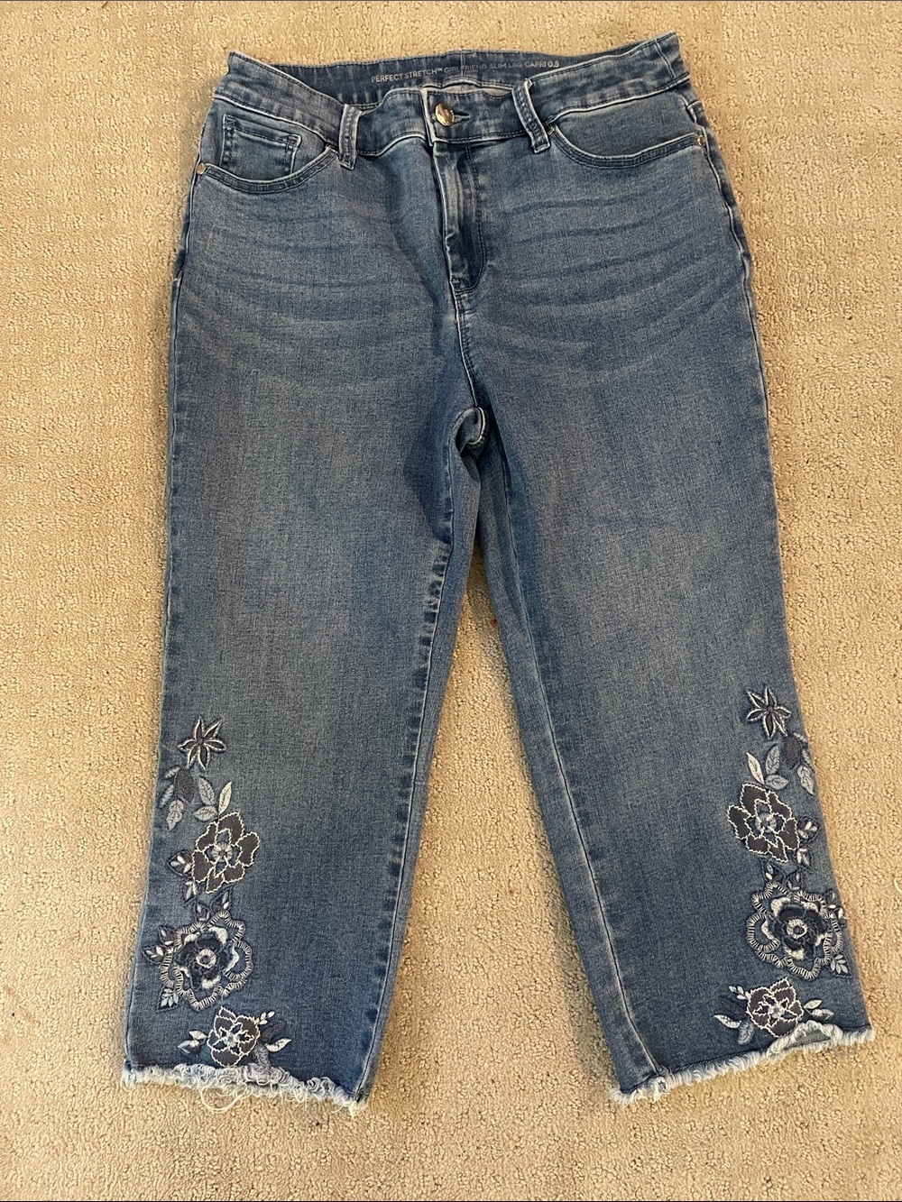 Chicos 0.5 stretch girlfriend slim leg capri Crop Embroidered Blue Women